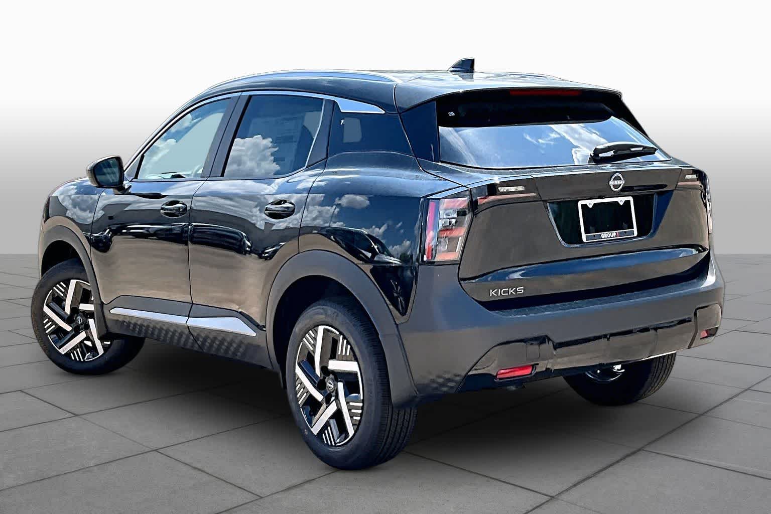 2027 Nissan Kicks photo 7 of 18