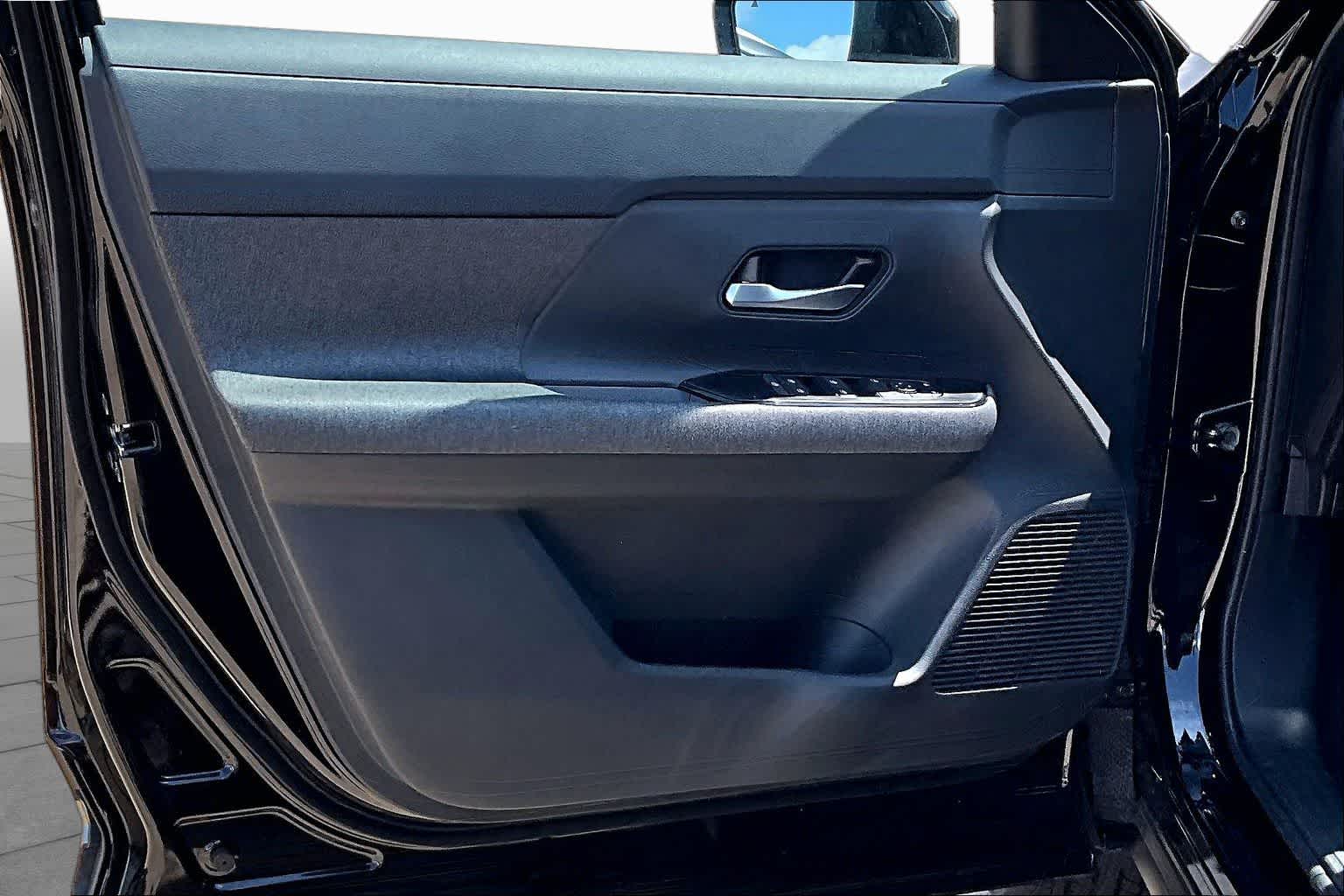 2027 Nissan Kicks photo 16 of 18