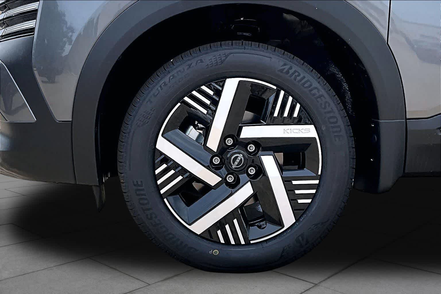 2027 Nissan Kicks photo 9 of 18