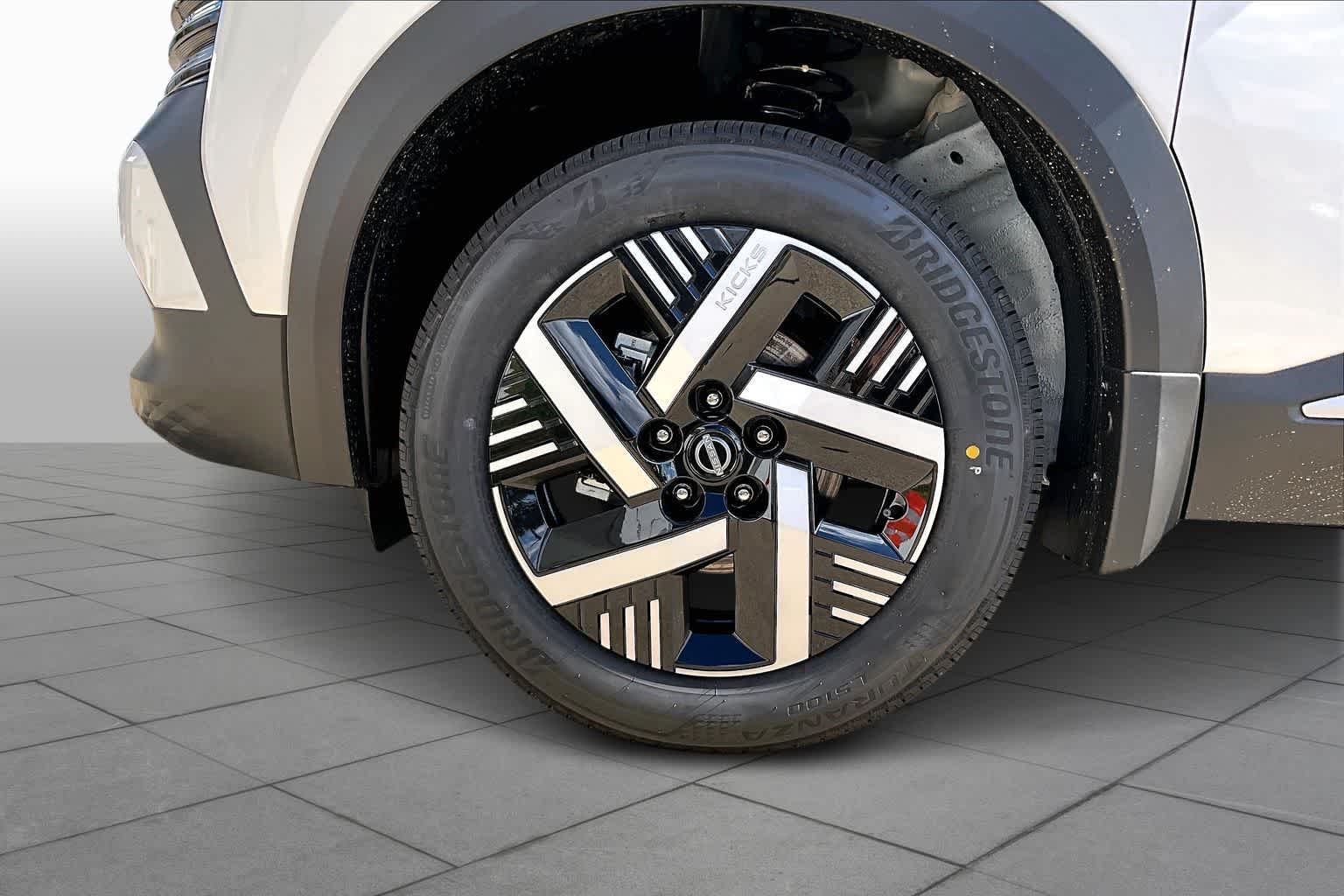 2026 Nissan Kicks photo 9 of 19