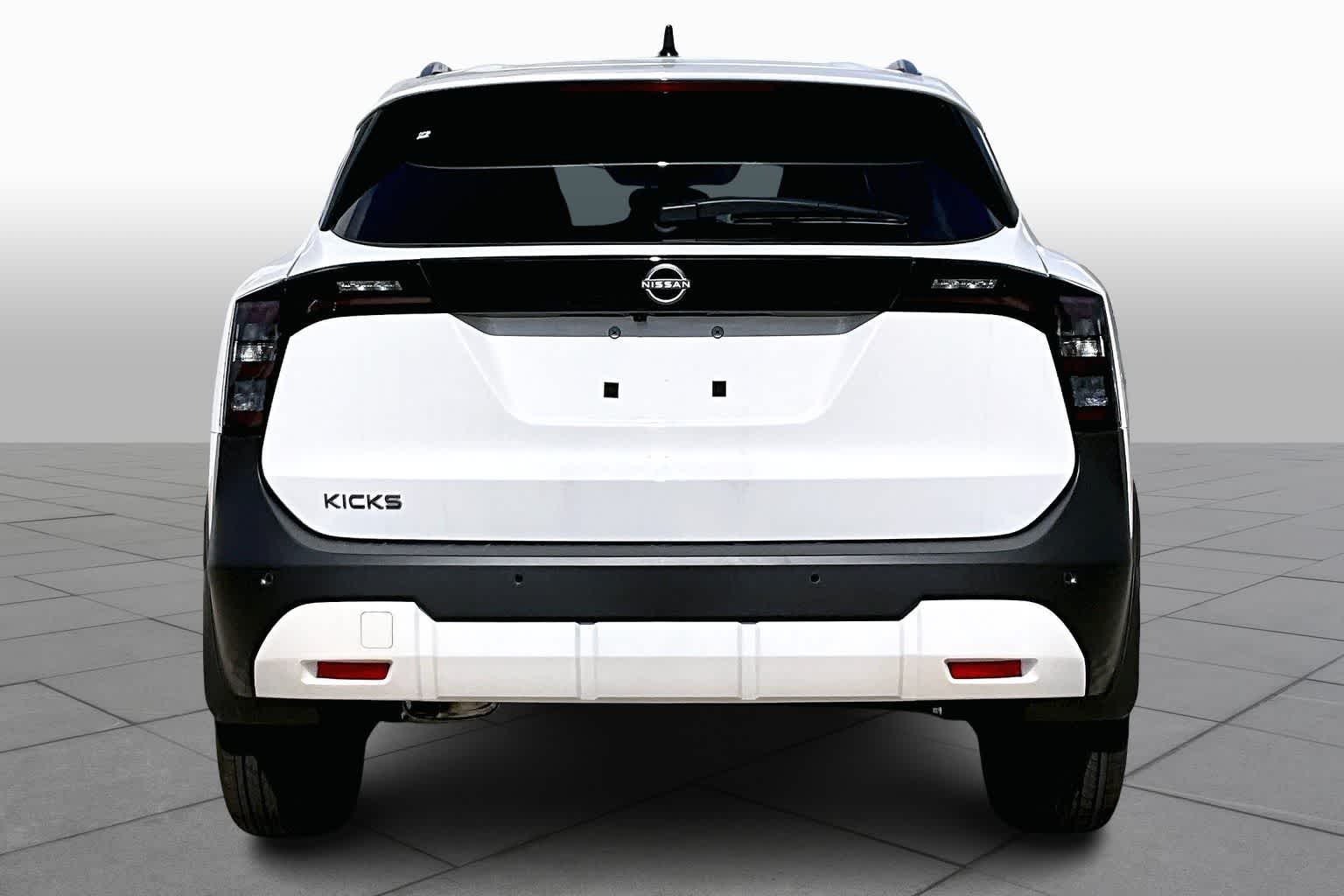 2026 Nissan Kicks photo 4 of 19