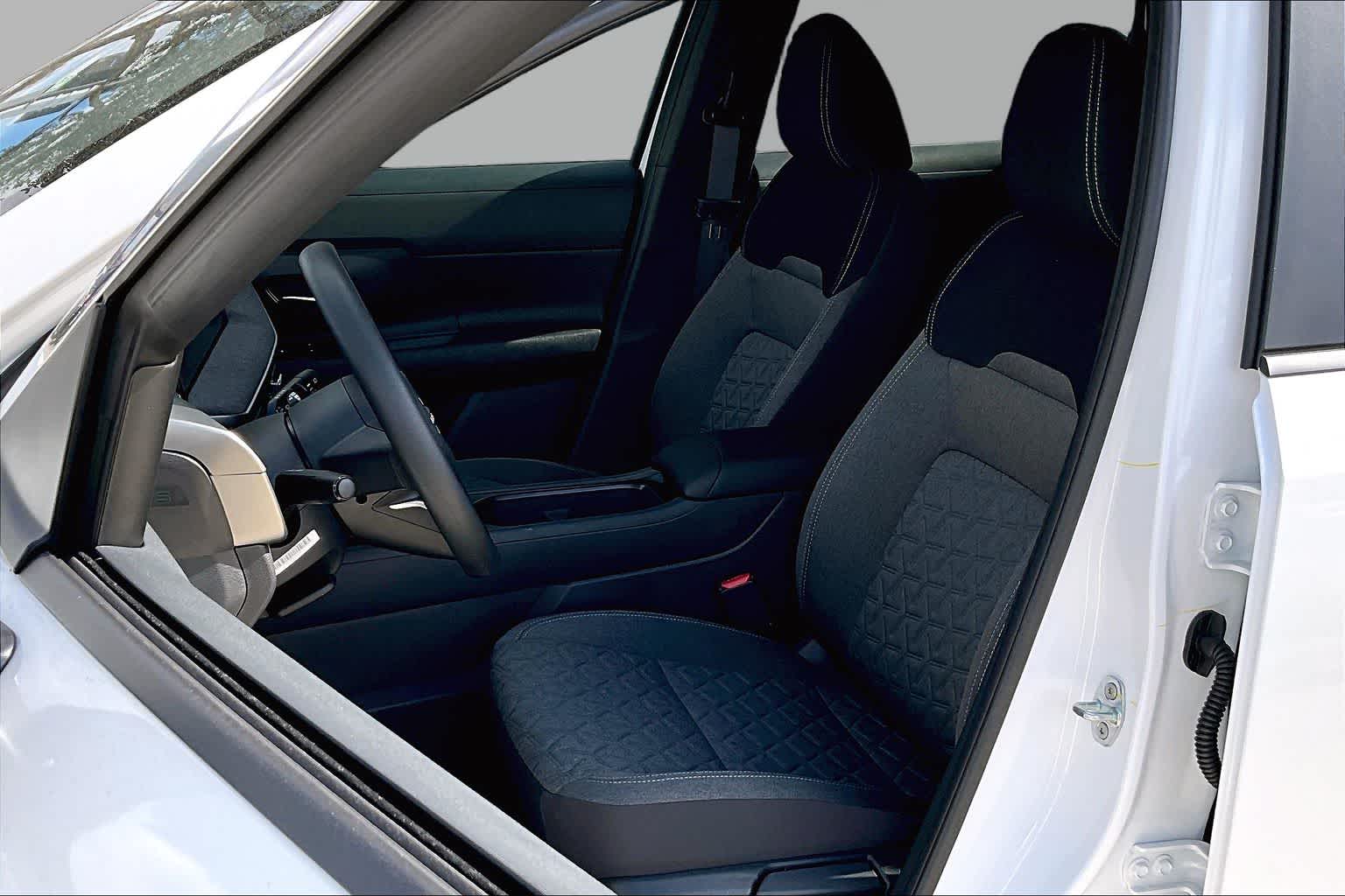 2026 Nissan Kicks photo 16 of 19
