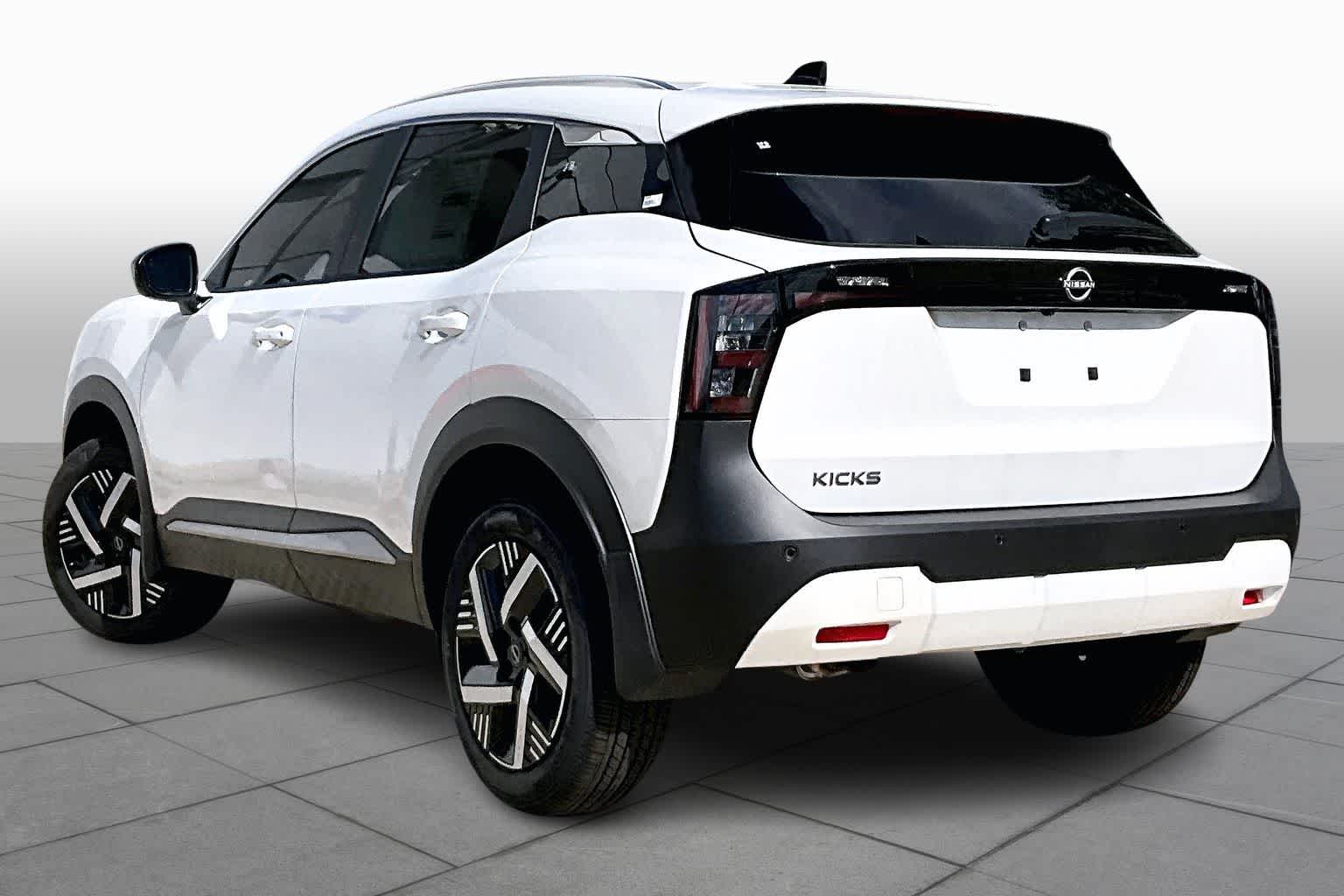 2026 Nissan Kicks photo 7 of 19