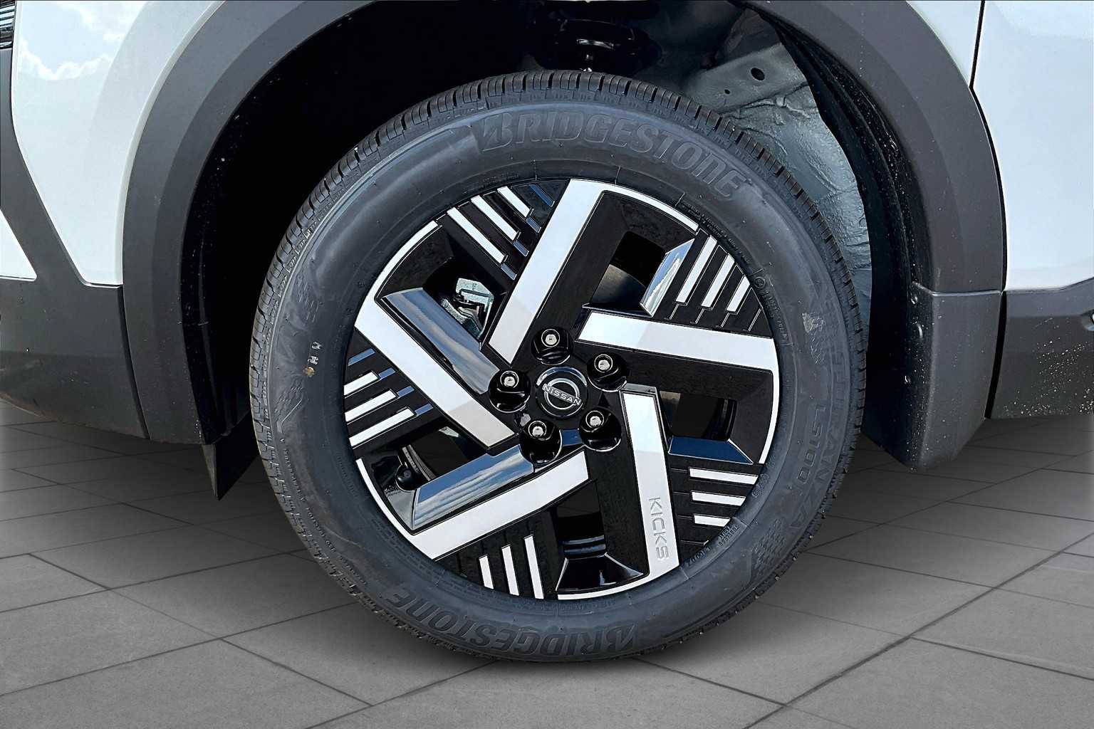 2026 Nissan Kicks SV - 8