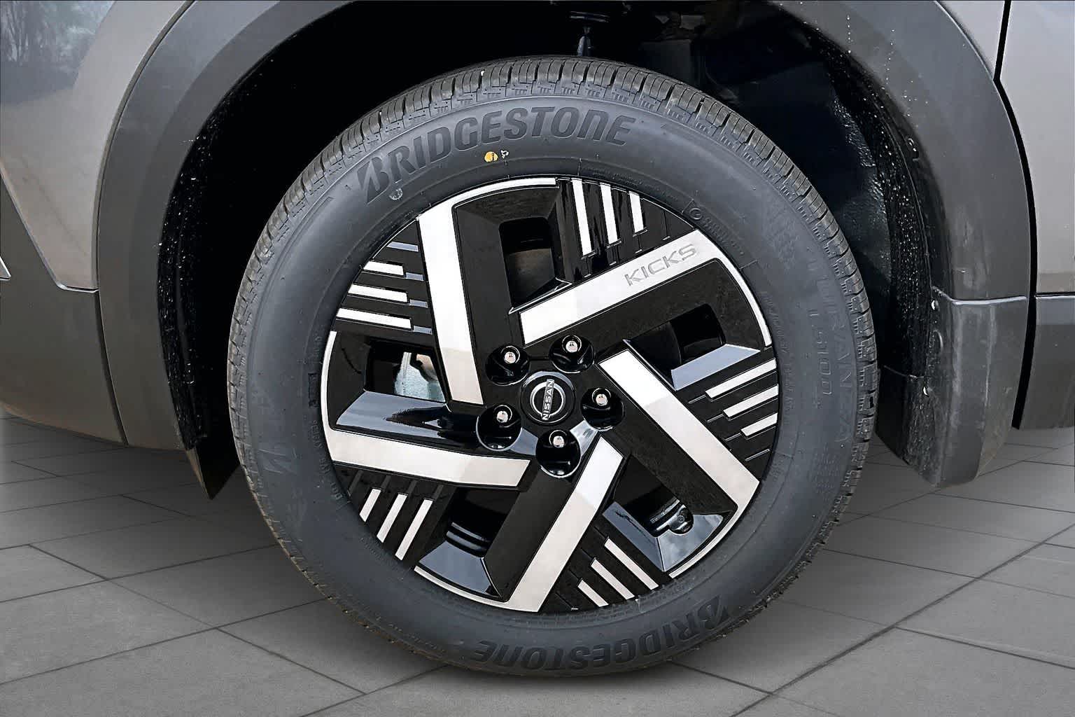 2026 Nissan Kicks SV - 8