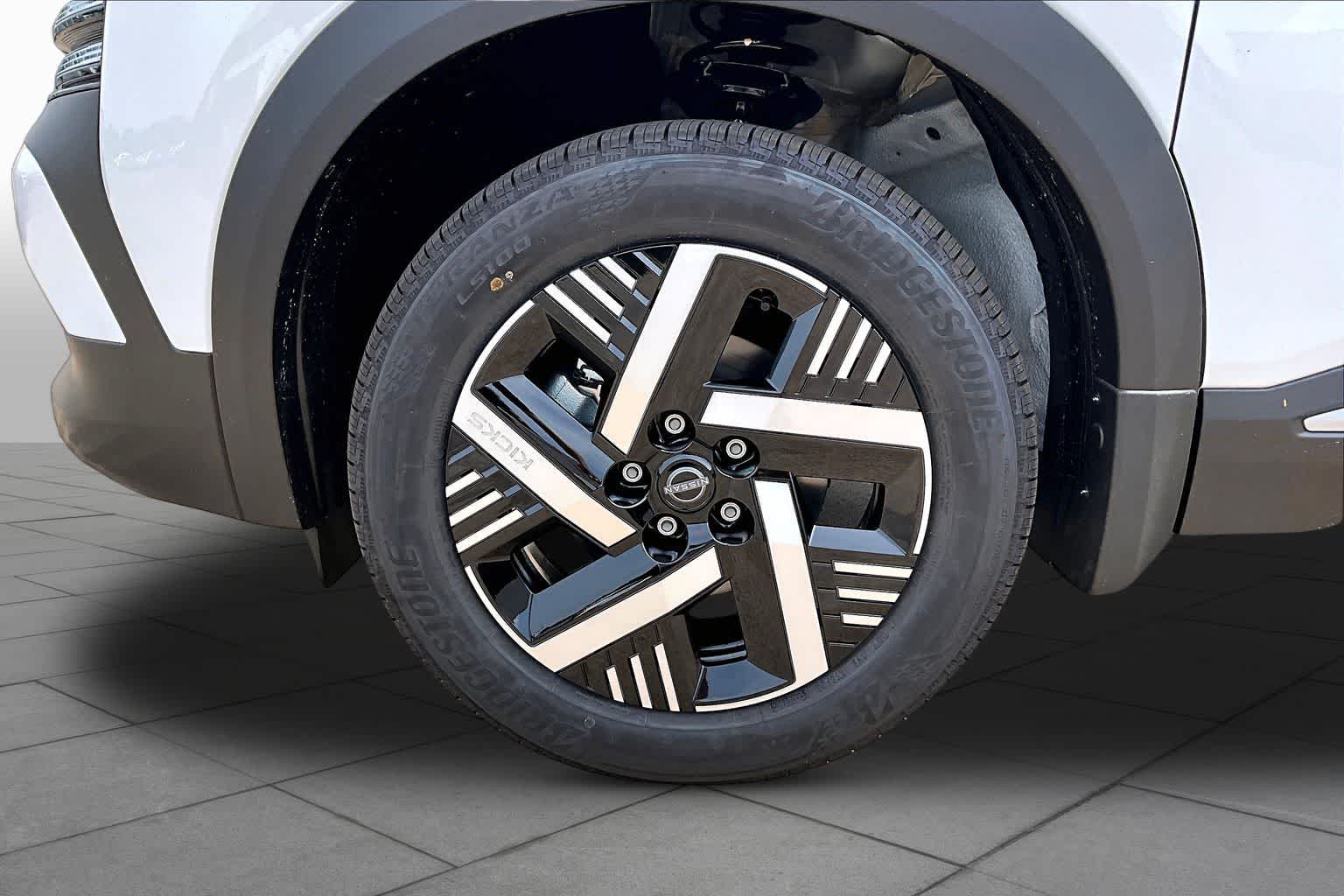2026 Nissan Kicks SV - 8