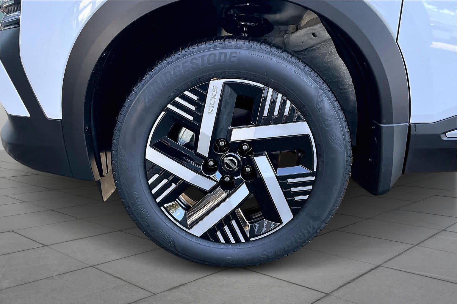 2026 Nissan Kicks SV - 8