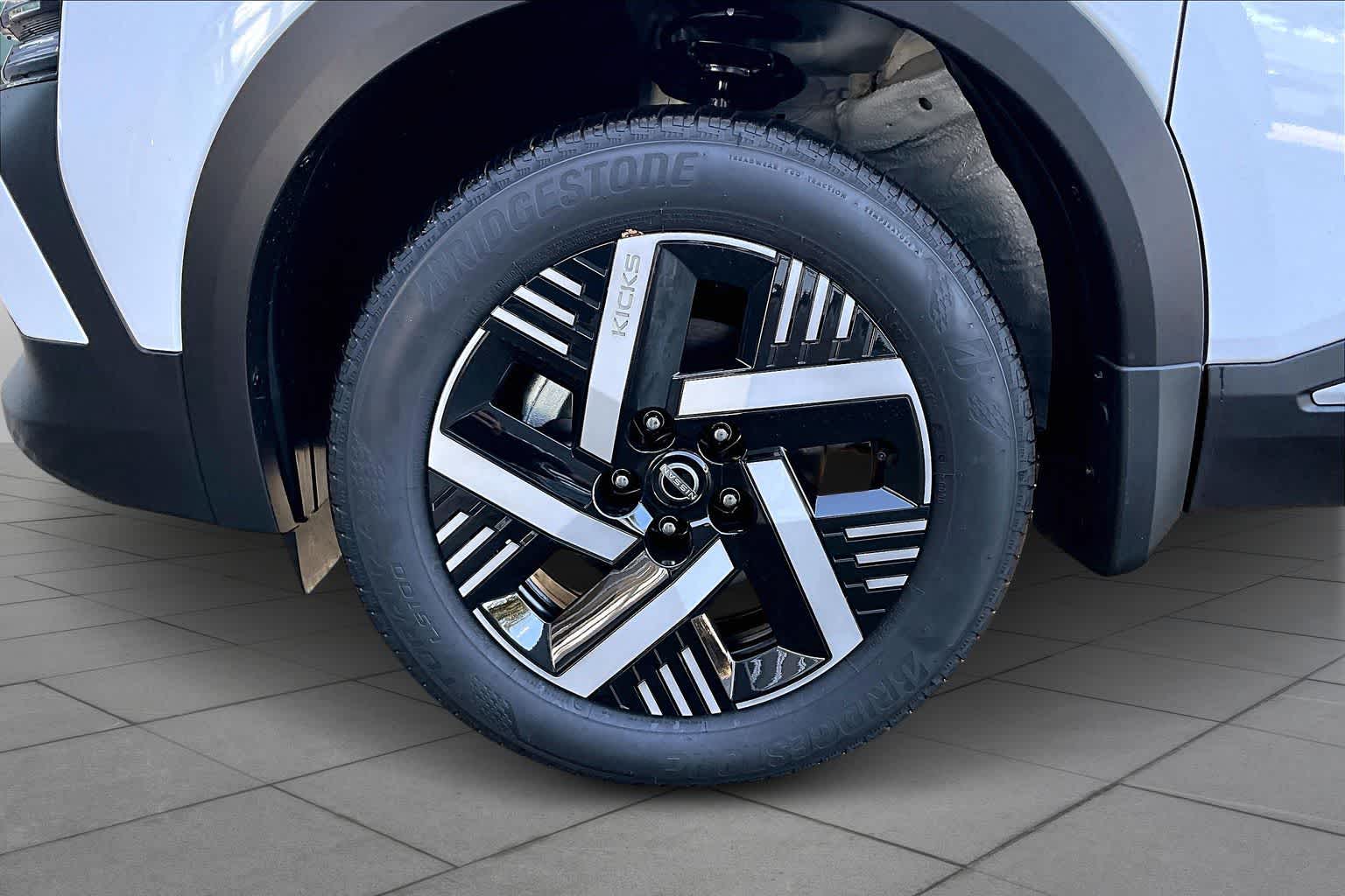 2026 Nissan Kicks SV - 8