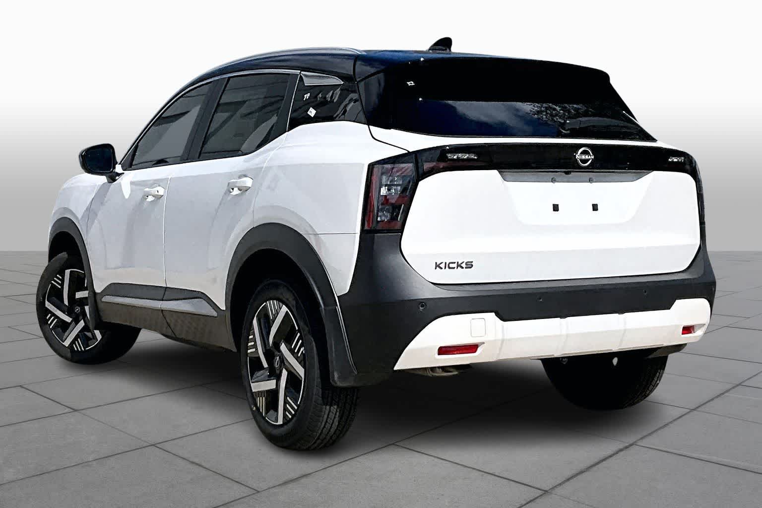 2026 Nissan Kicks SV - 6