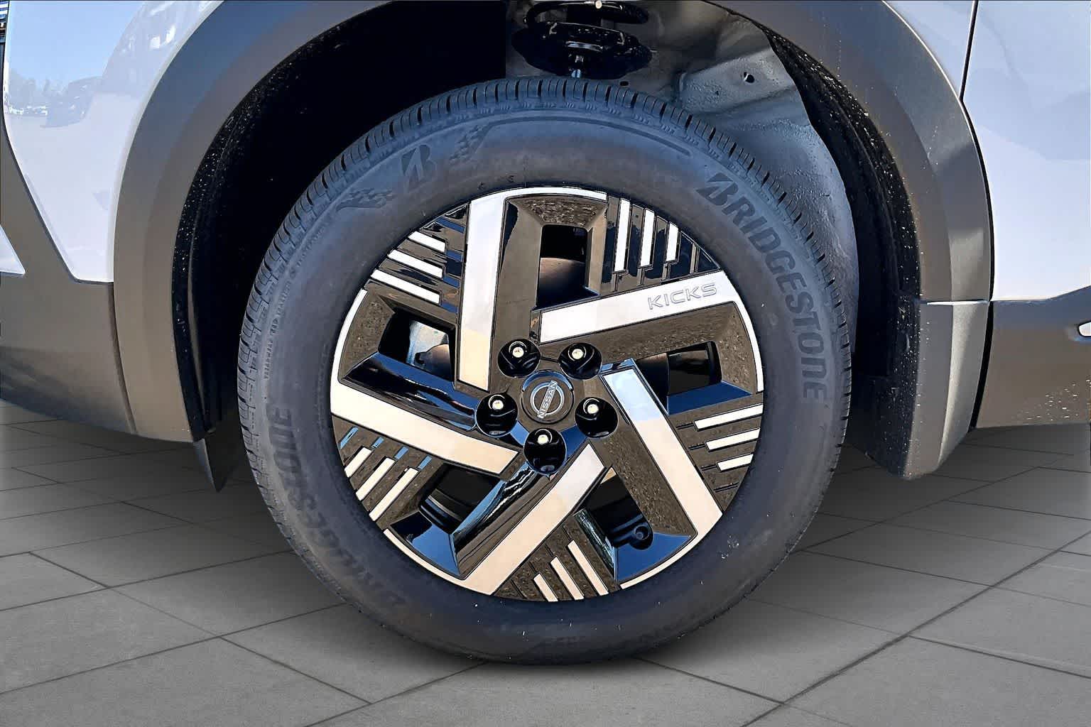 2026 Nissan Kicks SV - 8