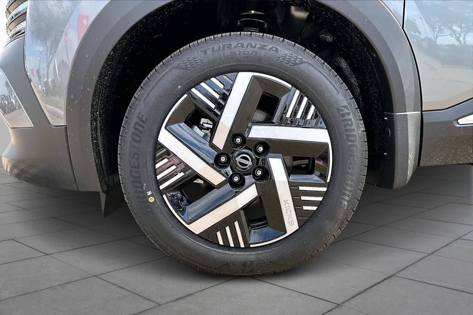 2026 Nissan Kicks SV - 7