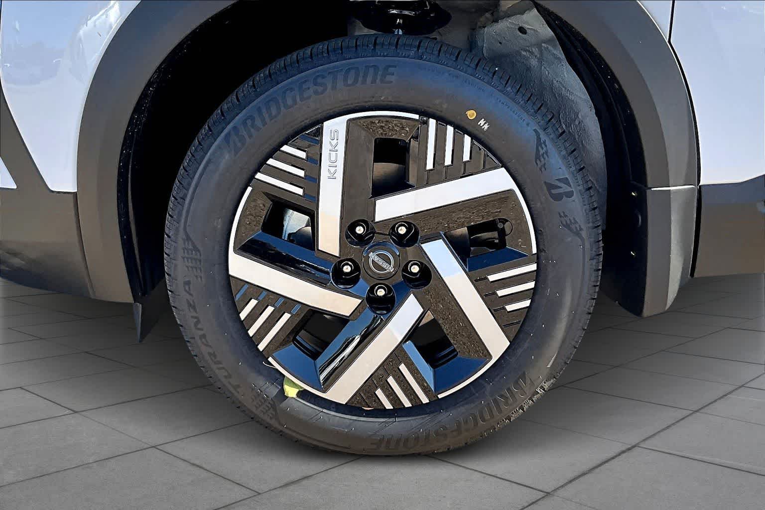 2026 Nissan Kicks SV - 8