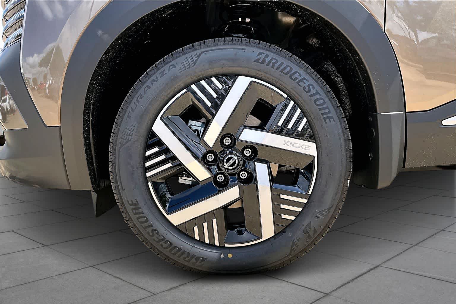 2026 Nissan Kicks SV - 7