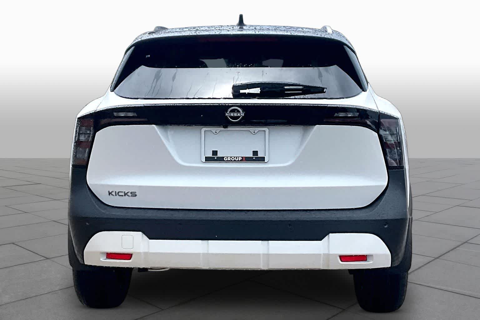 2026 Nissan Kicks photo 4 of 18