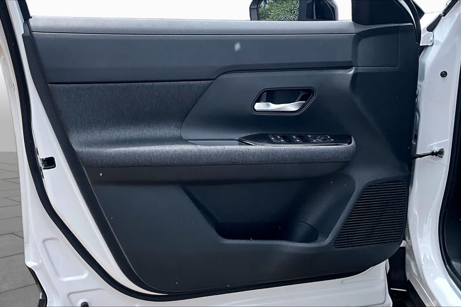 2026 Nissan Kicks photo 16 of 18