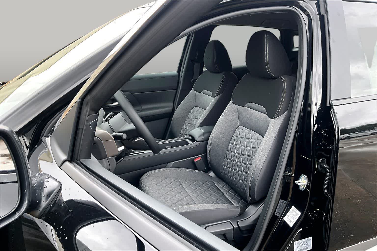 2026 Nissan Kicks photo 17 of 18