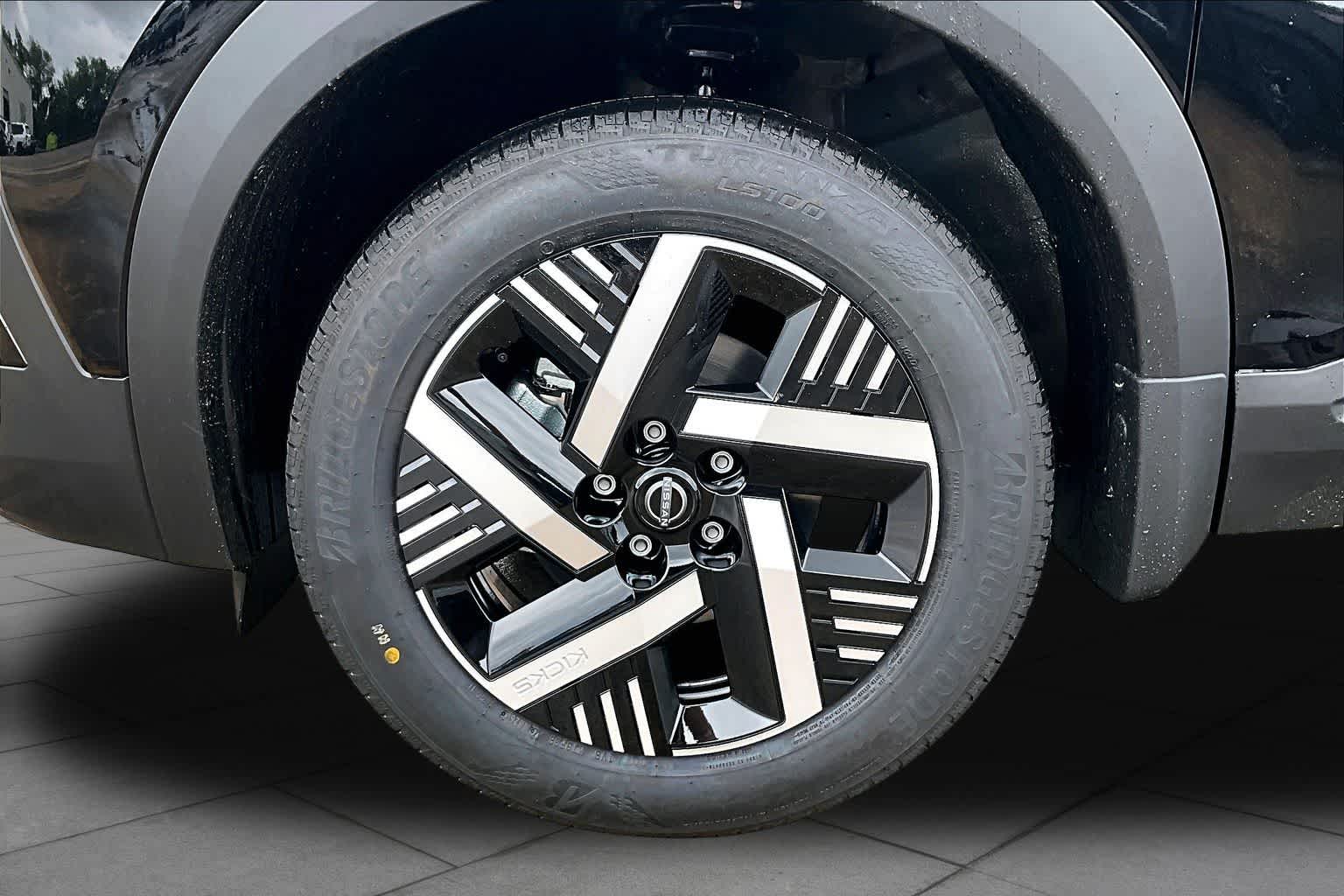 2026 Nissan Kicks photo 9 of 18