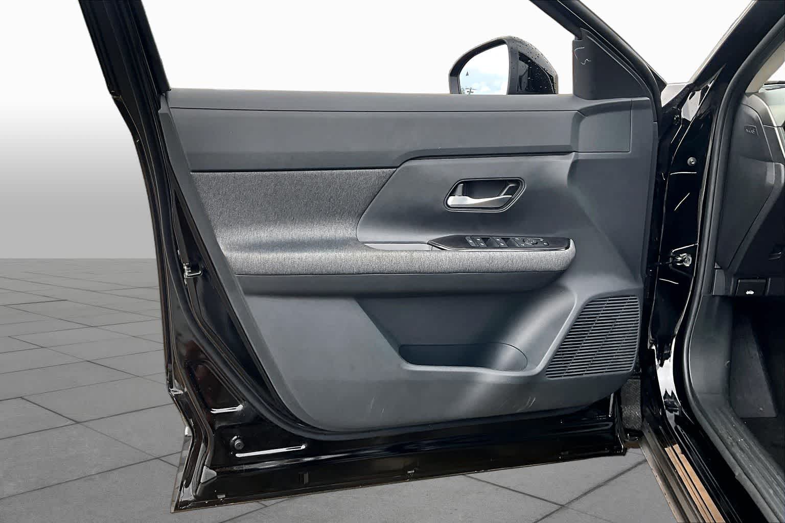 2026 Nissan Kicks photo 16 of 18