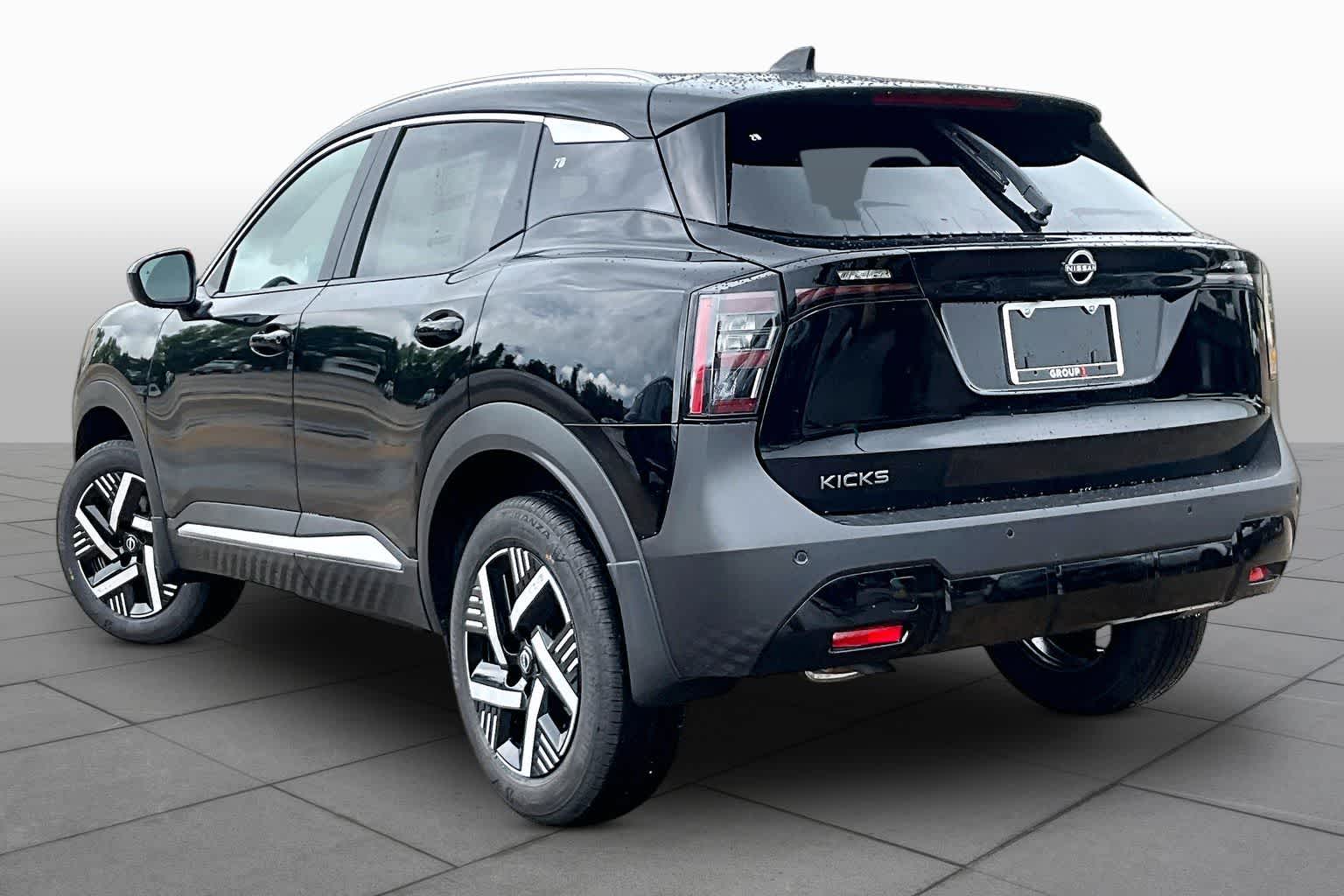 2026 Nissan Kicks photo 7 of 18