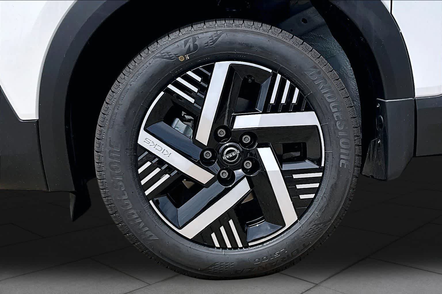 2027 Nissan Kicks photo 9 of 18