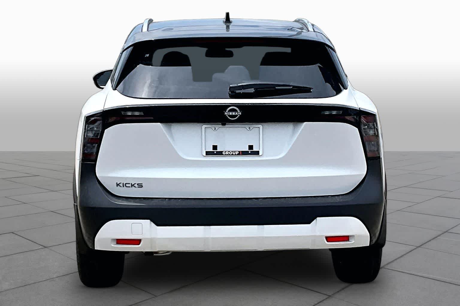 2027 Nissan Kicks photo 4 of 18