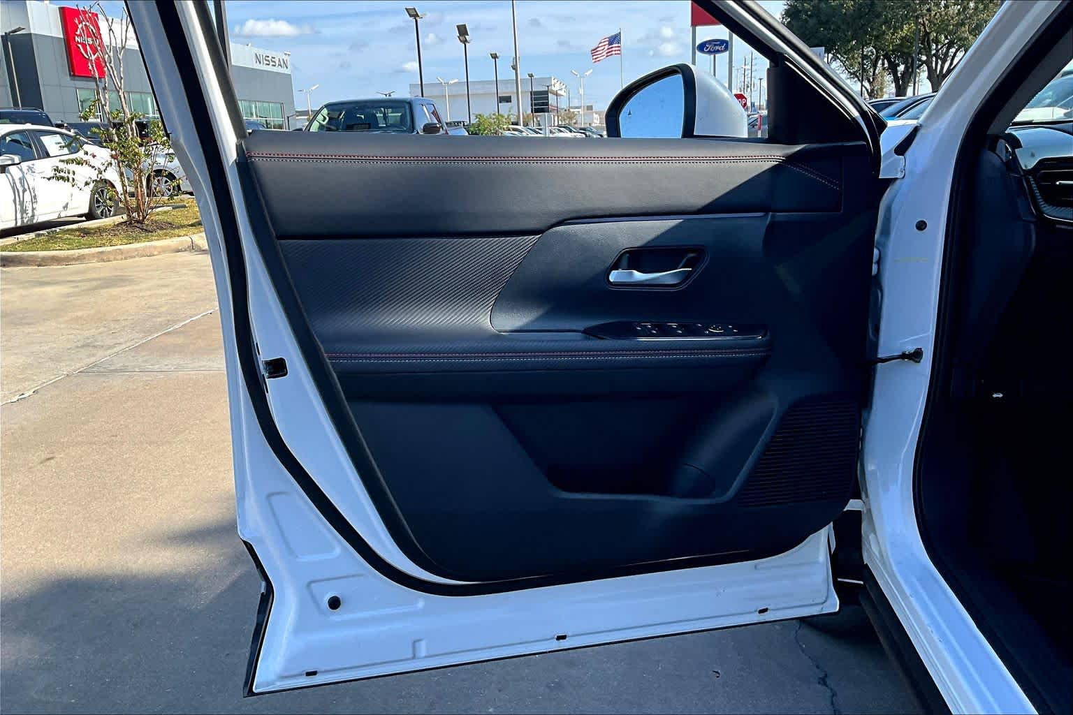 2025 Nissan Kicks SR Aspen White Tricoat at Sterling McCall Nissan