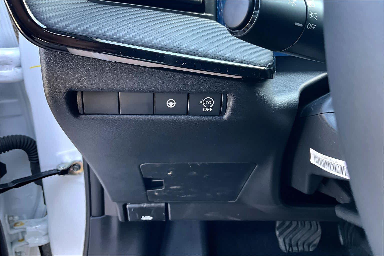 2025 Nissan Kicks SR Aspen White Tricoat at Sterling McCall Nissan