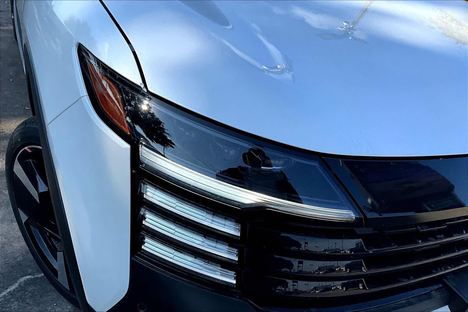 2025 Nissan Kicks SR Aspen White Tricoat at Sterling McCall Nissan