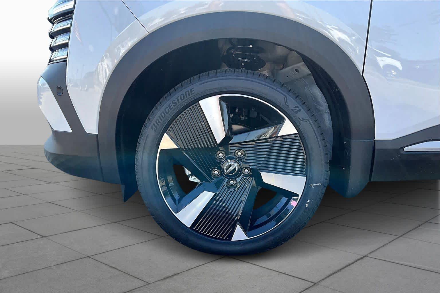 2025 Nissan Kicks SR - 8