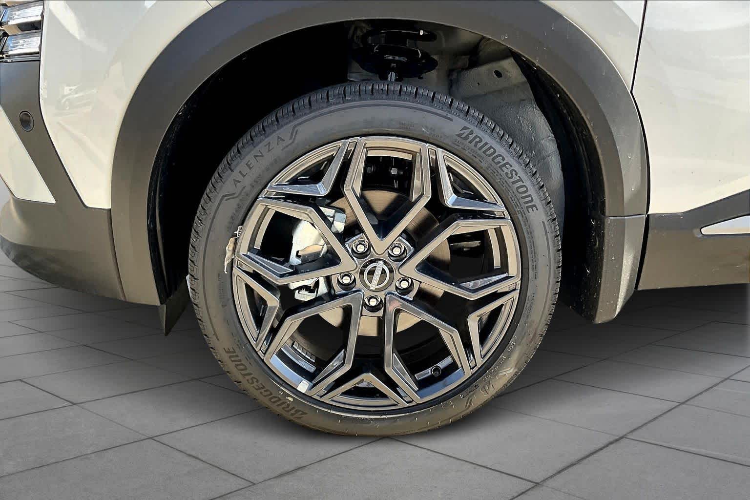 2025 Nissan Kicks SR - 8