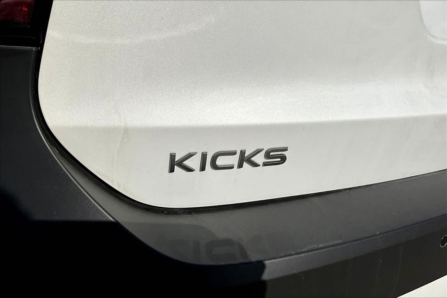 2025 Nissan Kicks SR - 7
