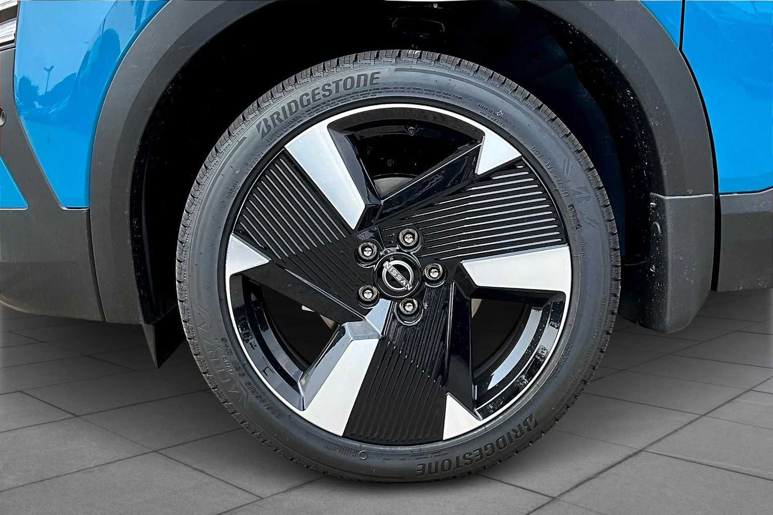 2025 Nissan Kicks SR - 7