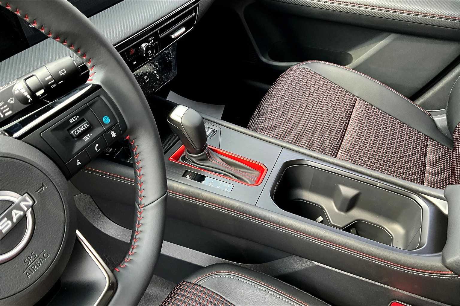 2025 Nissan Kicks SR - 9