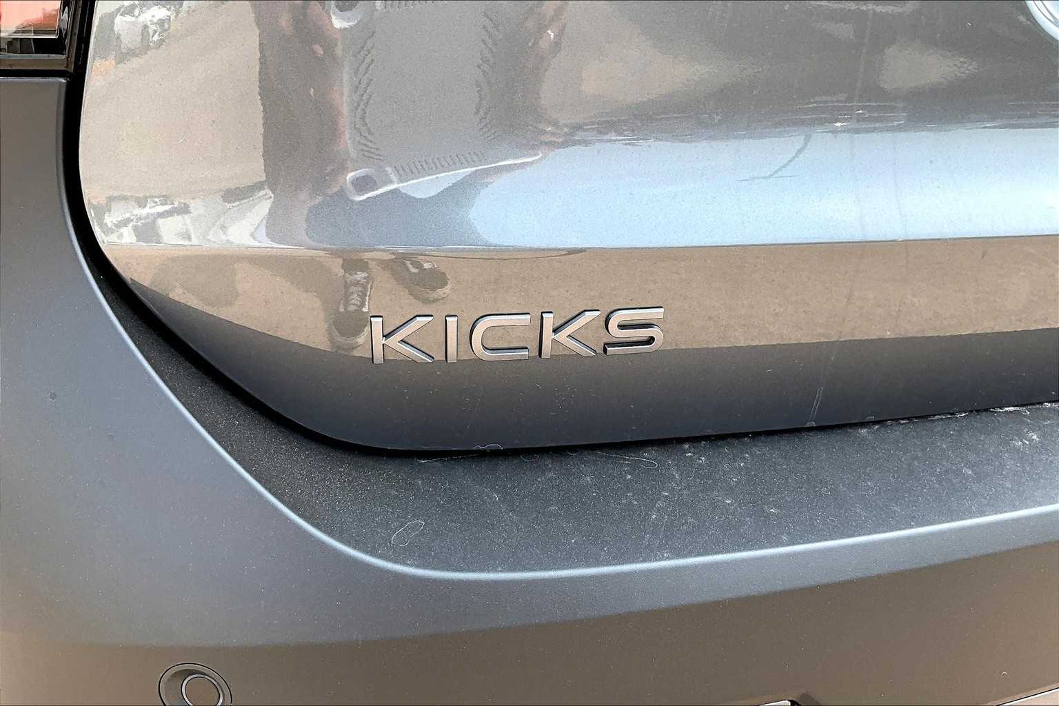 2025 Nissan Kicks SR - 7