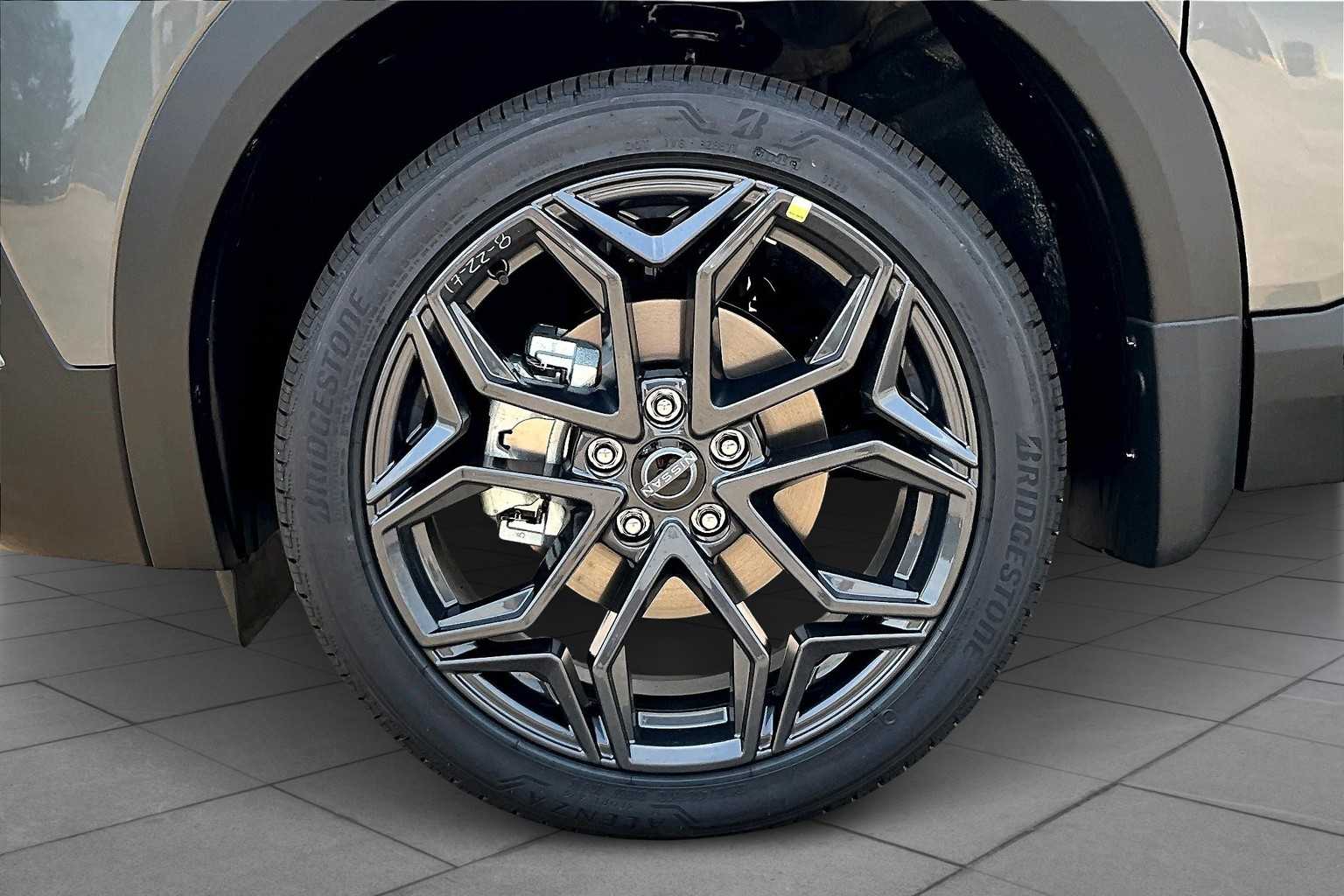 2025 Nissan Kicks SR - 8