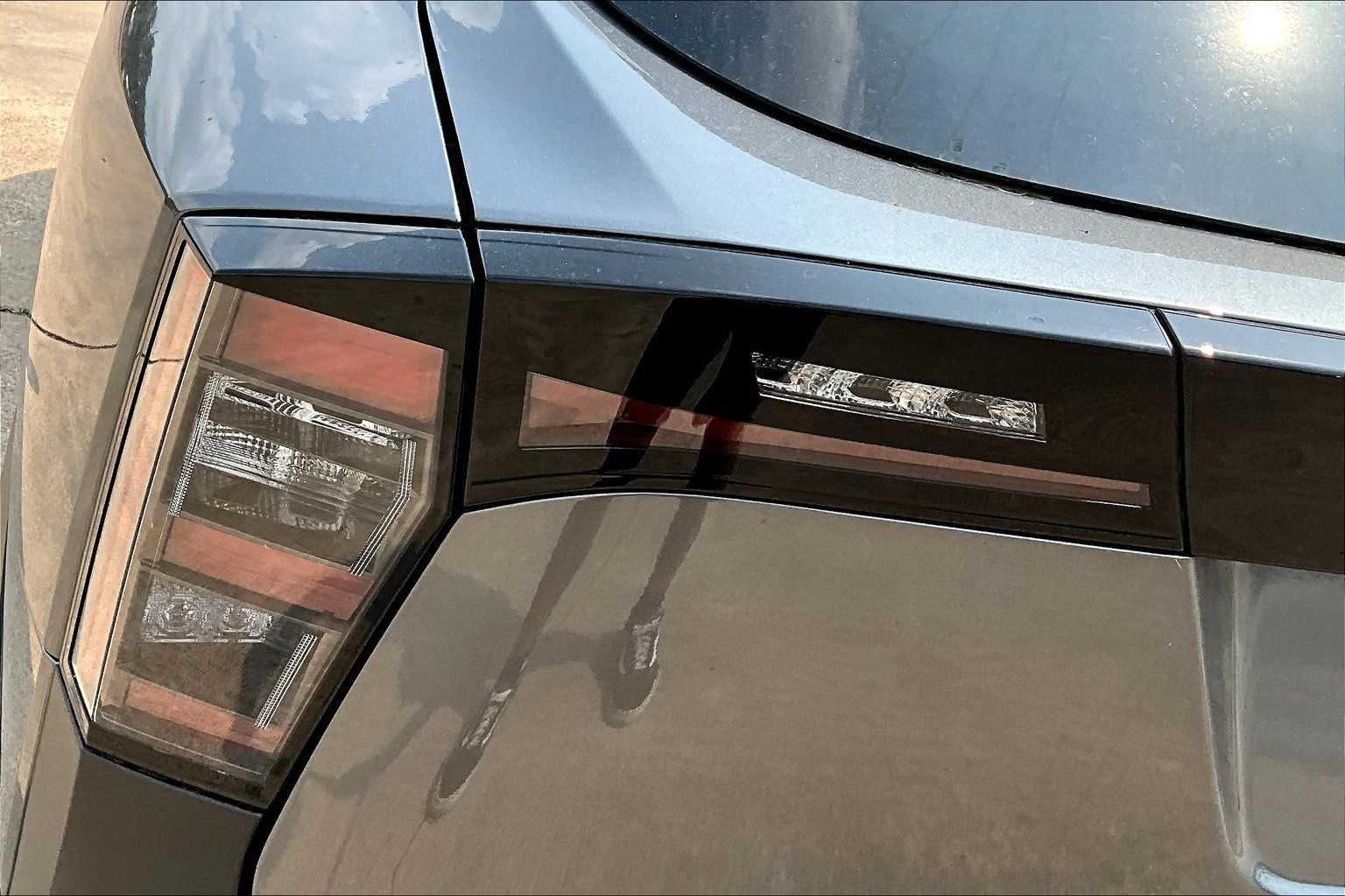 2025 Nissan Kicks SR - 11