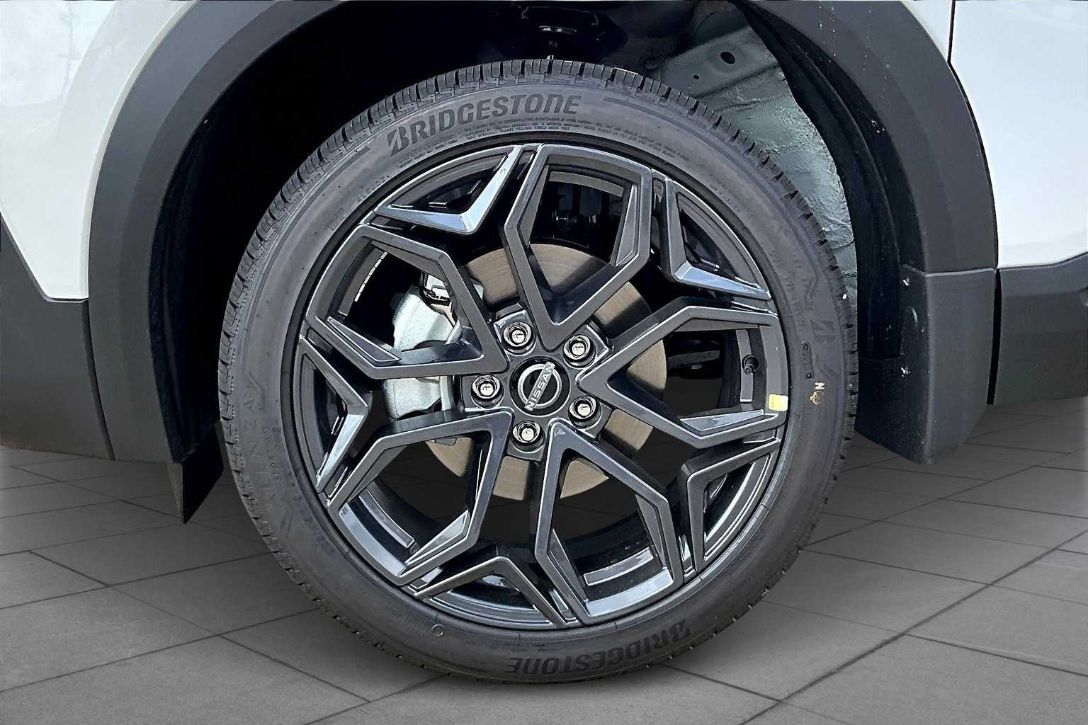 2025 Nissan Kicks SR - 8