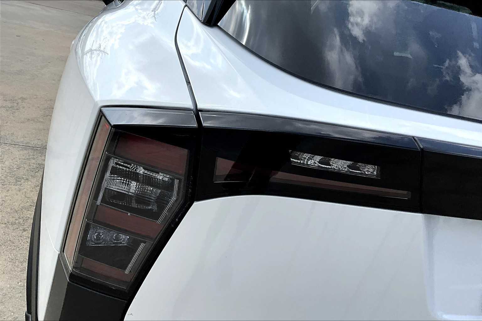 2025 Nissan Kicks SR - 11