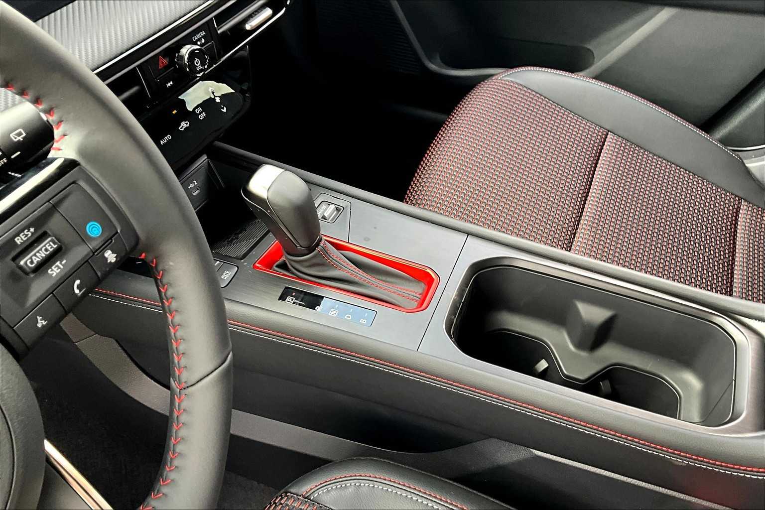 2025 Nissan Kicks SR - 10