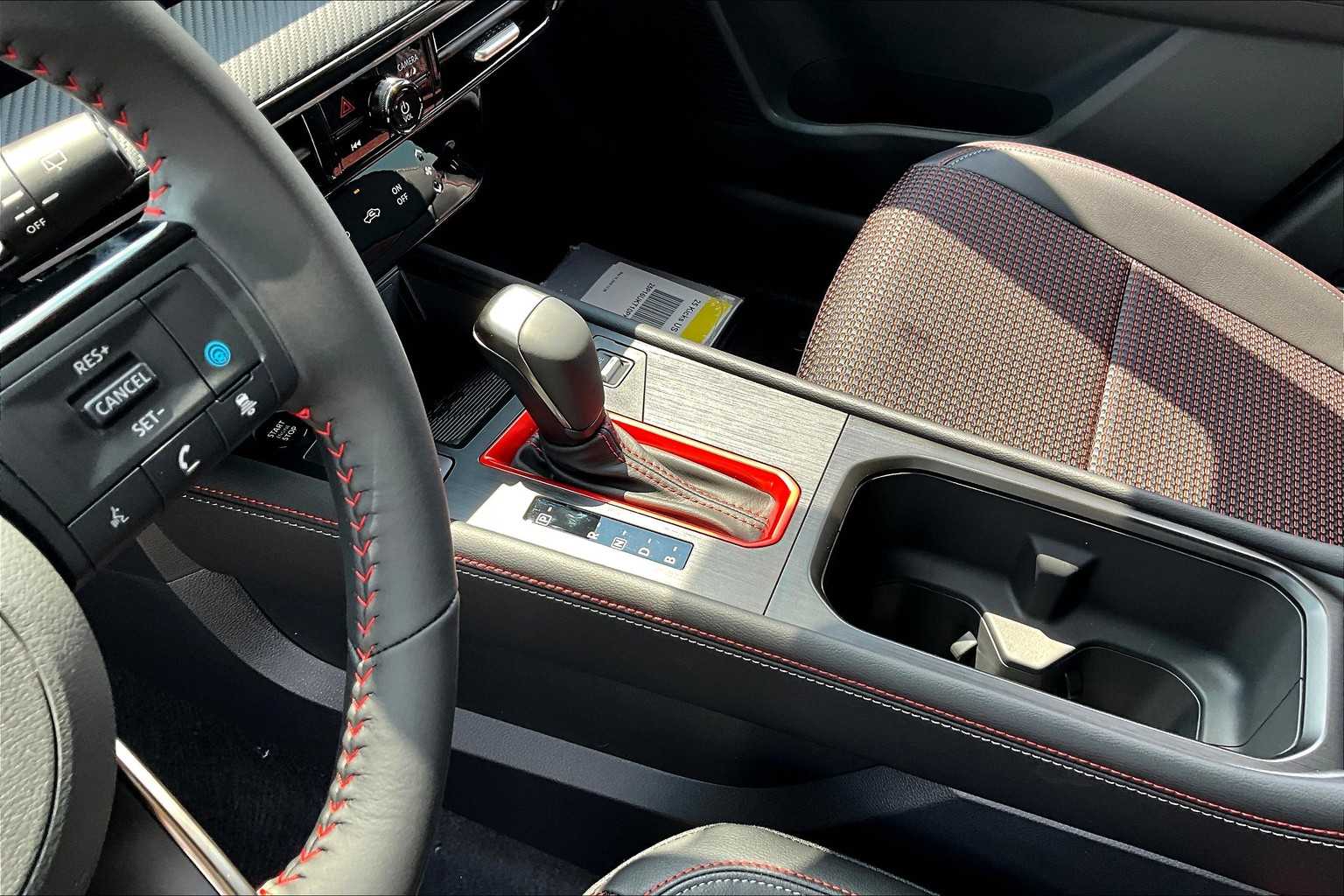 2025 Nissan Kicks SR - 10