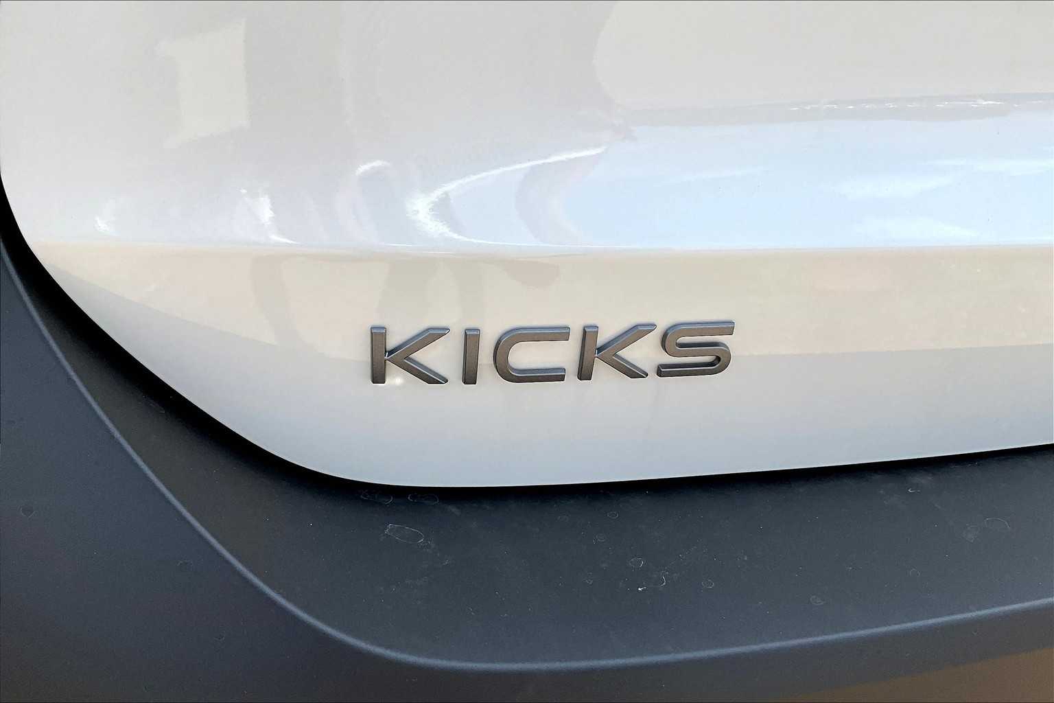 2025 Nissan Kicks SR - 7
