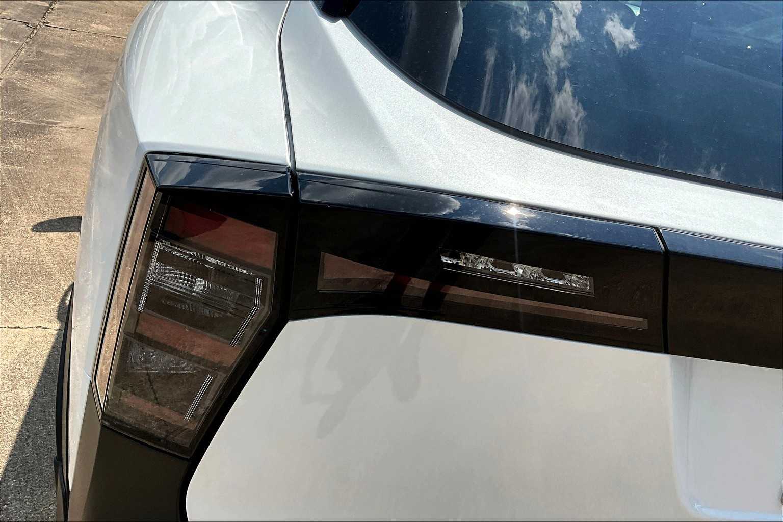 2025 Nissan Kicks SR - 11