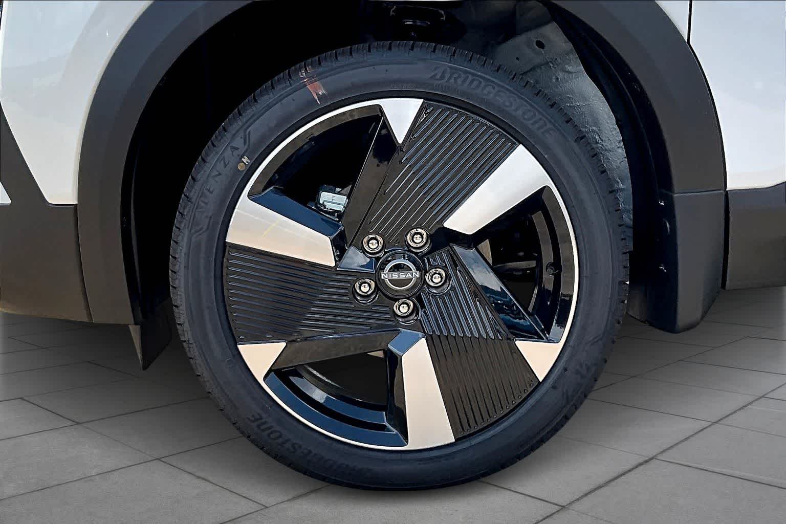2025 Nissan Kicks SR - 8