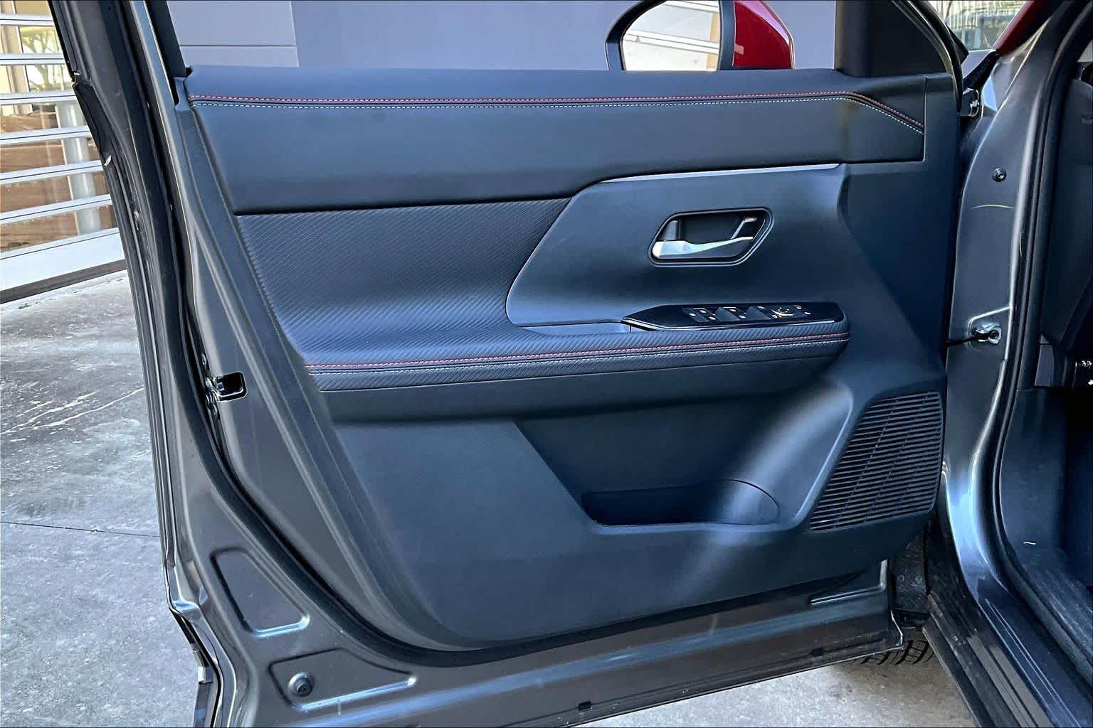 2025 Nissan Kicks SR Gun Metallic/Scarlet Ember Tintcoat at Sterling McCall Nissan