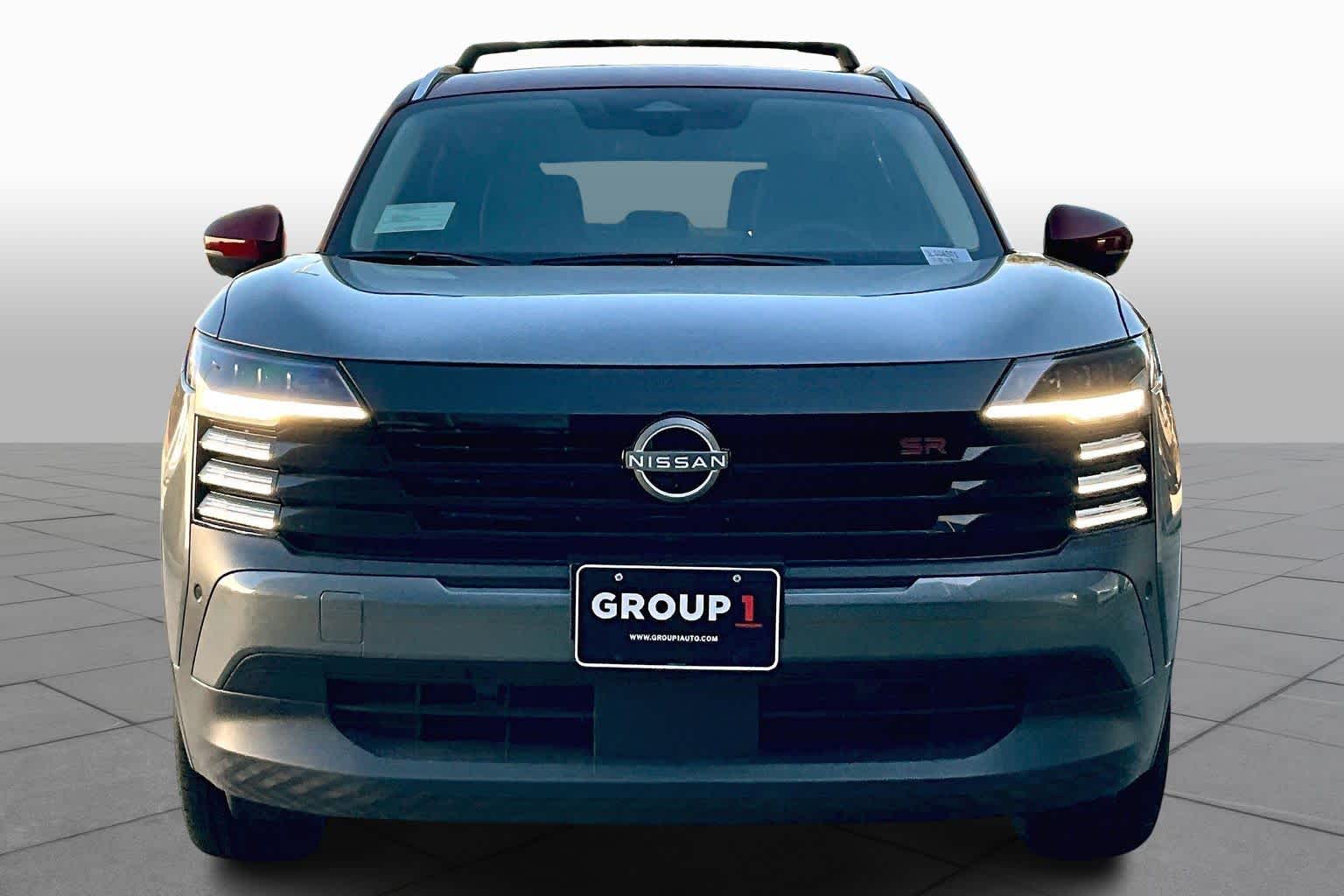 2025 Nissan Kicks SR Gun Metallic/Scarlet Ember Tintcoat at Sterling McCall Nissan