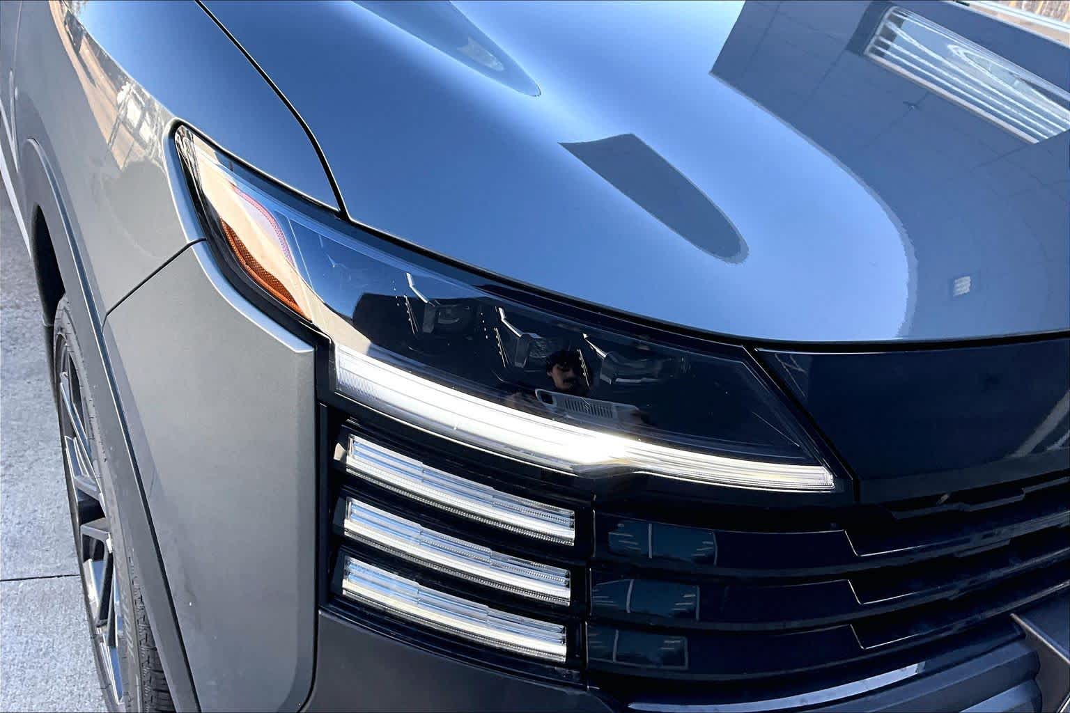 2025 Nissan Kicks SR Gun Metallic/Scarlet Ember Tintcoat at Sterling McCall Nissan