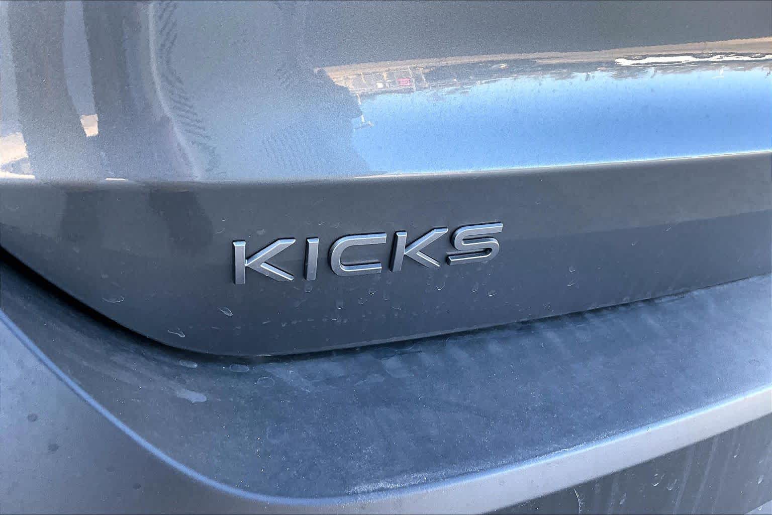 2025 Nissan Kicks SR Gun Metallic/Scarlet Ember Tintcoat at Sterling McCall Nissan