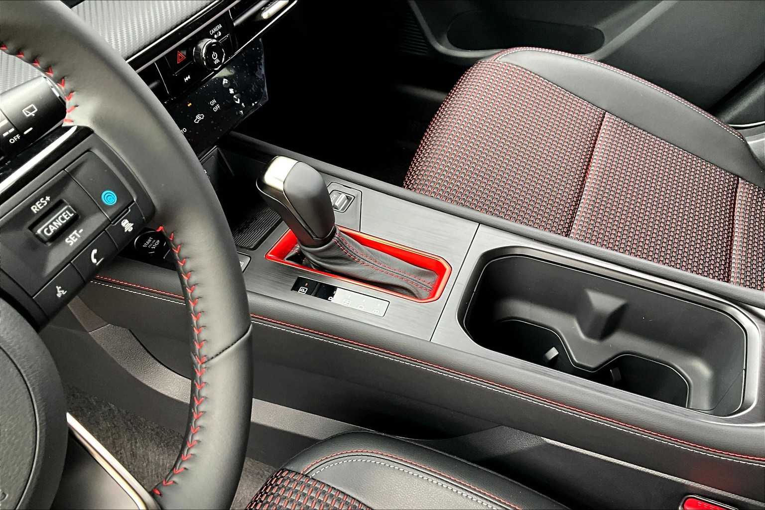 2025 Nissan Kicks SR - 10