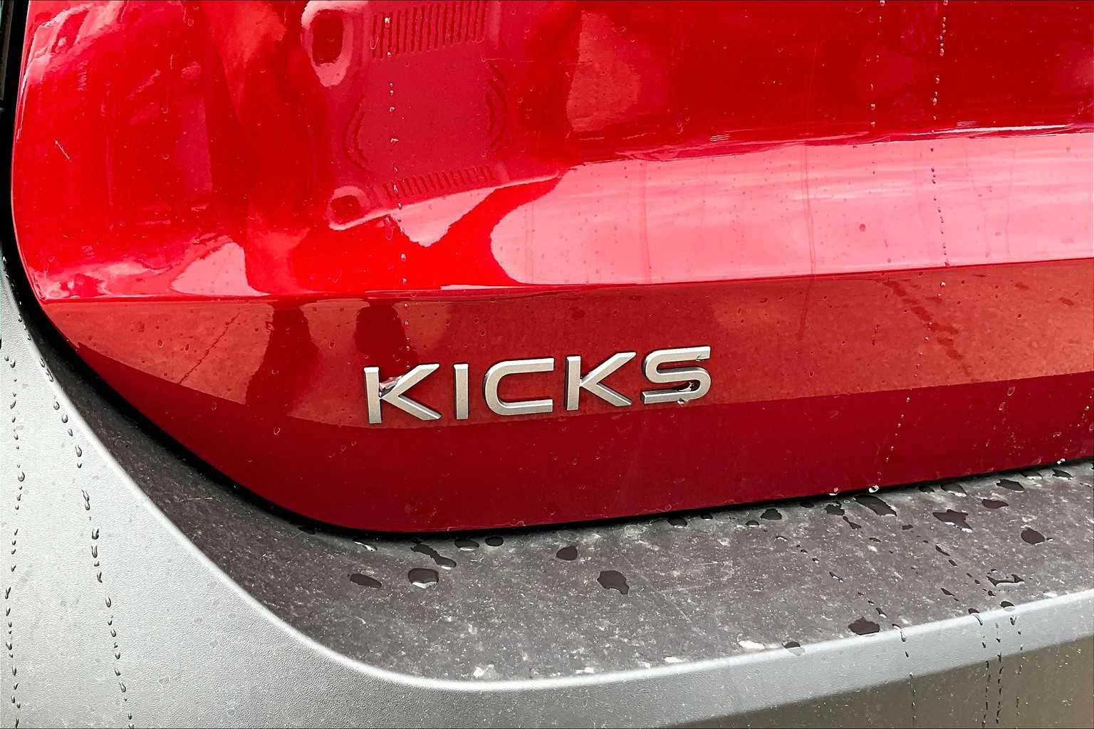 2025 Nissan Kicks SR - 7