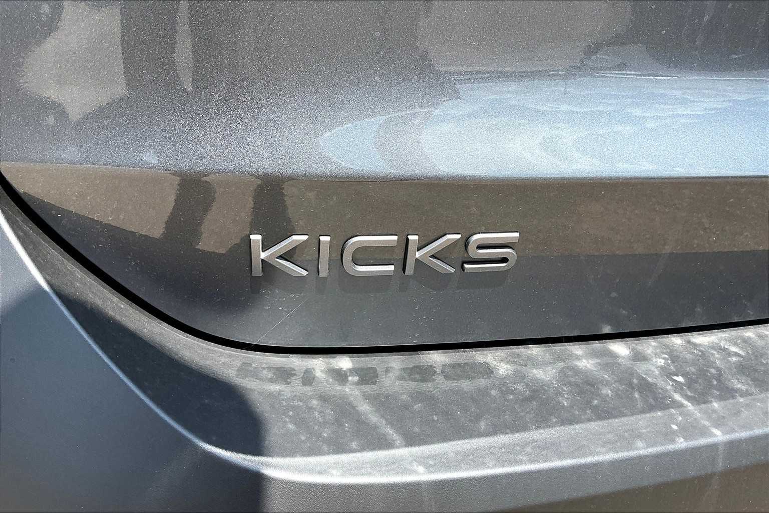 2025 Nissan Kicks SR - 7